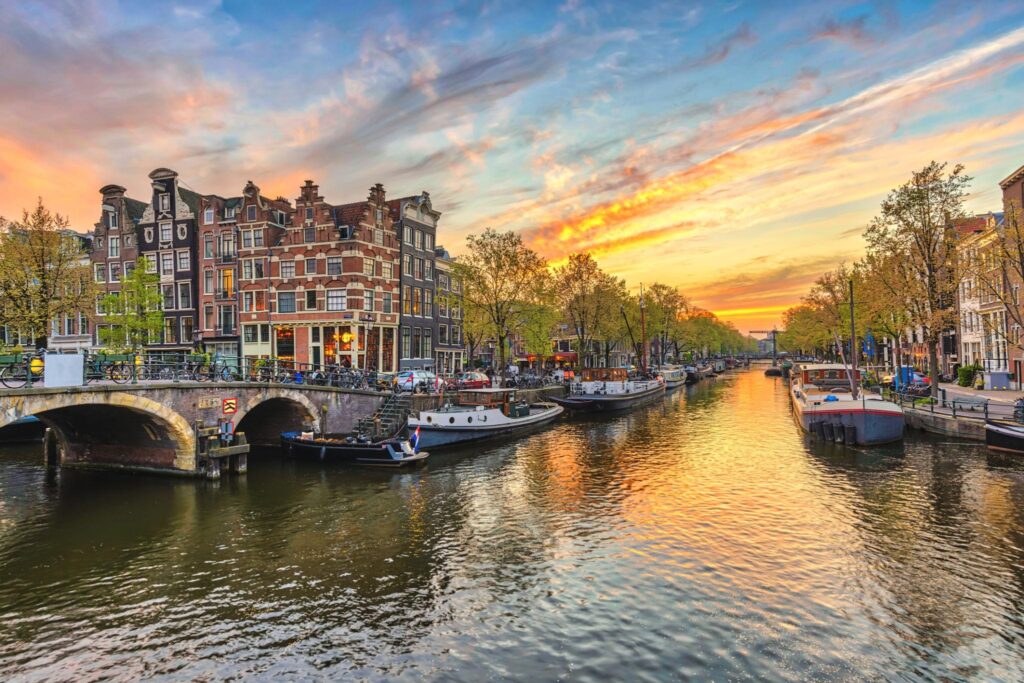 Amsterdam airport transfer service near Amsterdam canals