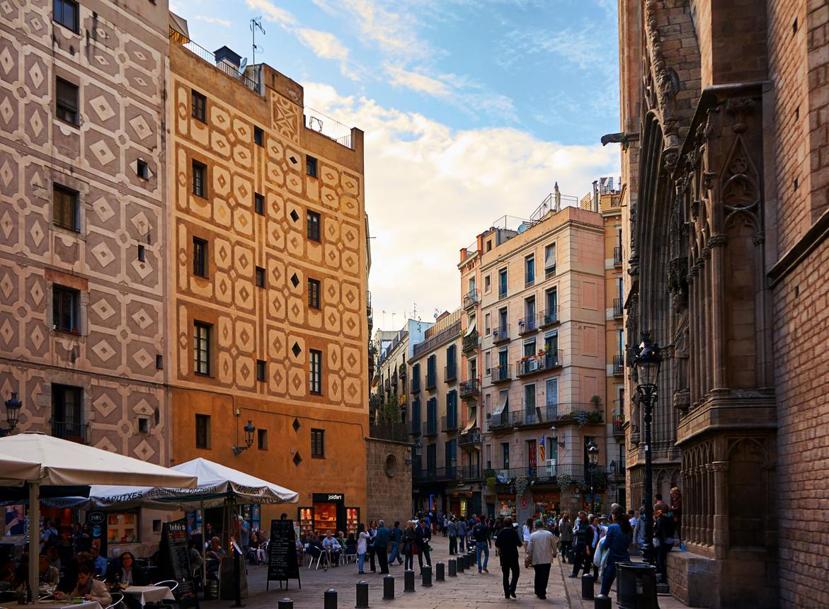 Private airport transfer to Barcelona Gothic Quarter