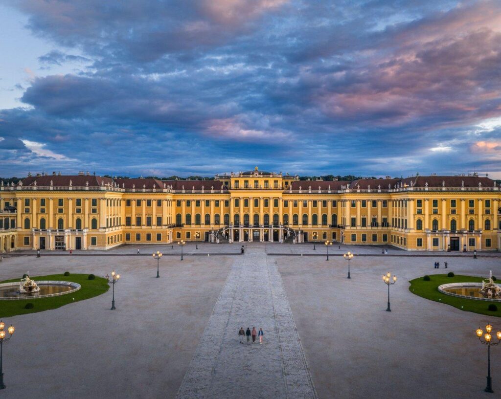 Vienna airport transfer service in Vienna city center