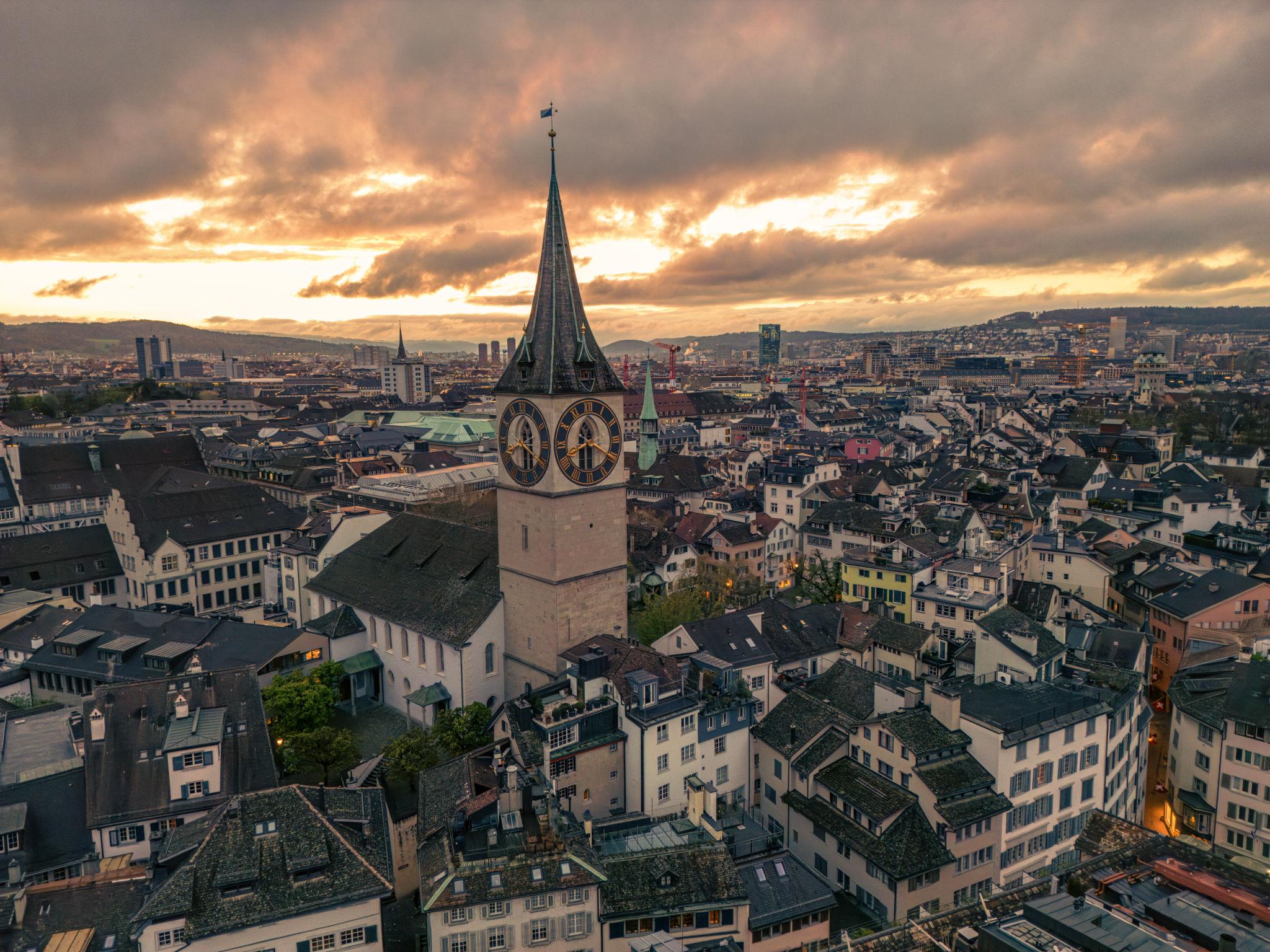 Private airport transfer to Zurich Old Town district